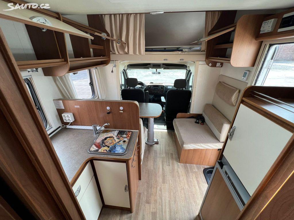 Interiér obytného vozu - hlavní obytná část