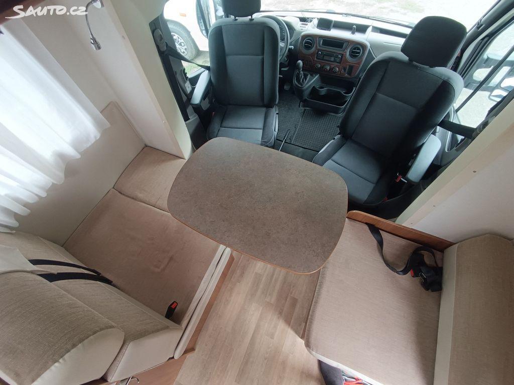 Interiér obytného vozu - obytná část