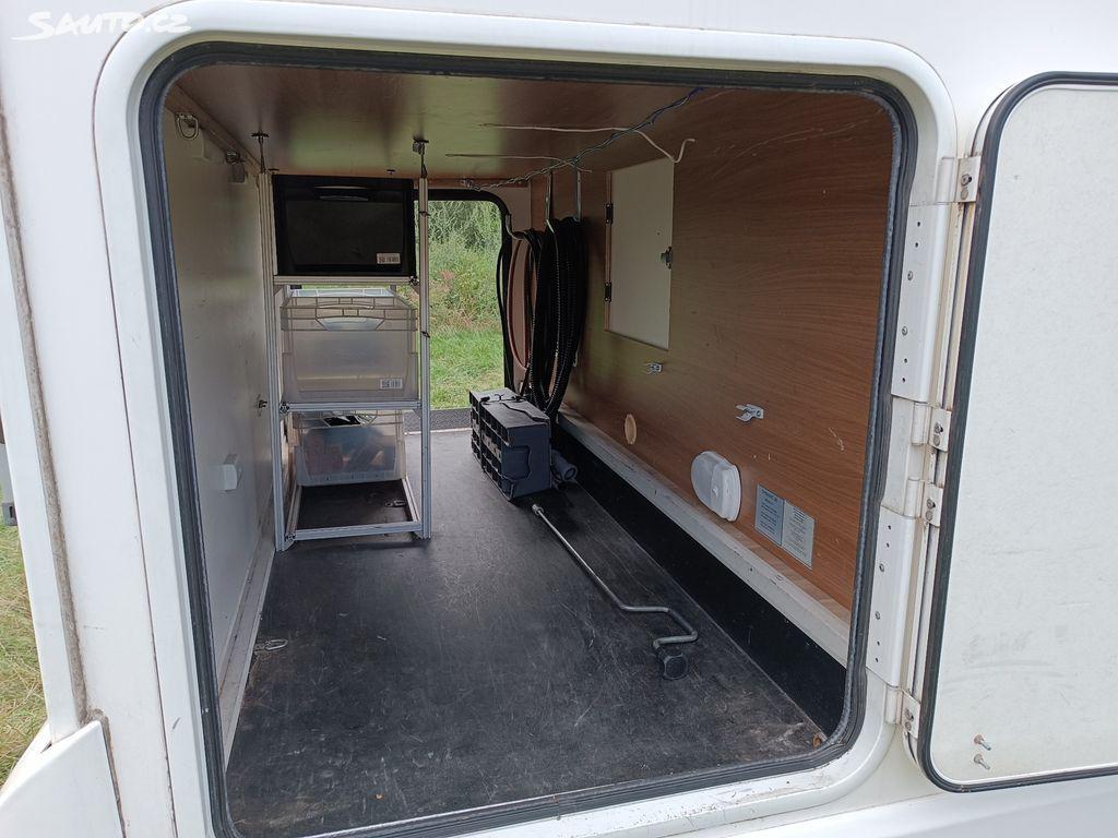 Exteriér obytného vozu - úložné prostory