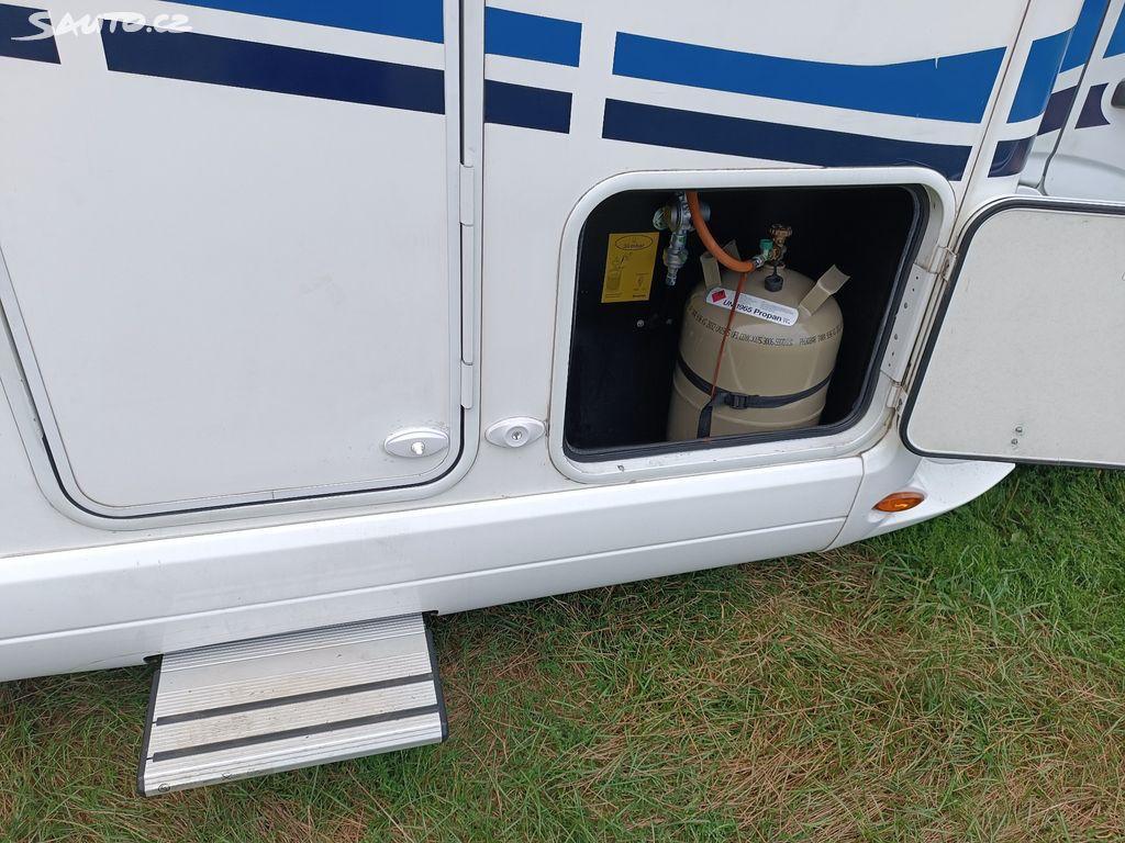 Exteriér obytného vozu - úložné prostory