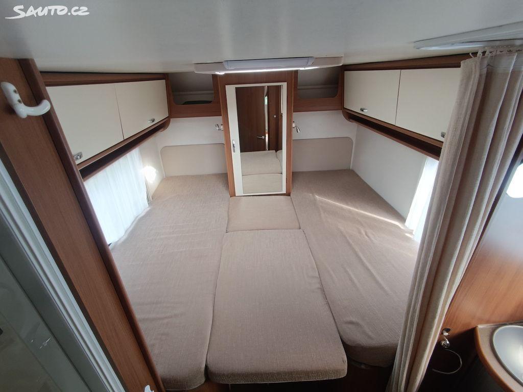 Interiér obytného vozu - spací prostor - rozložený
